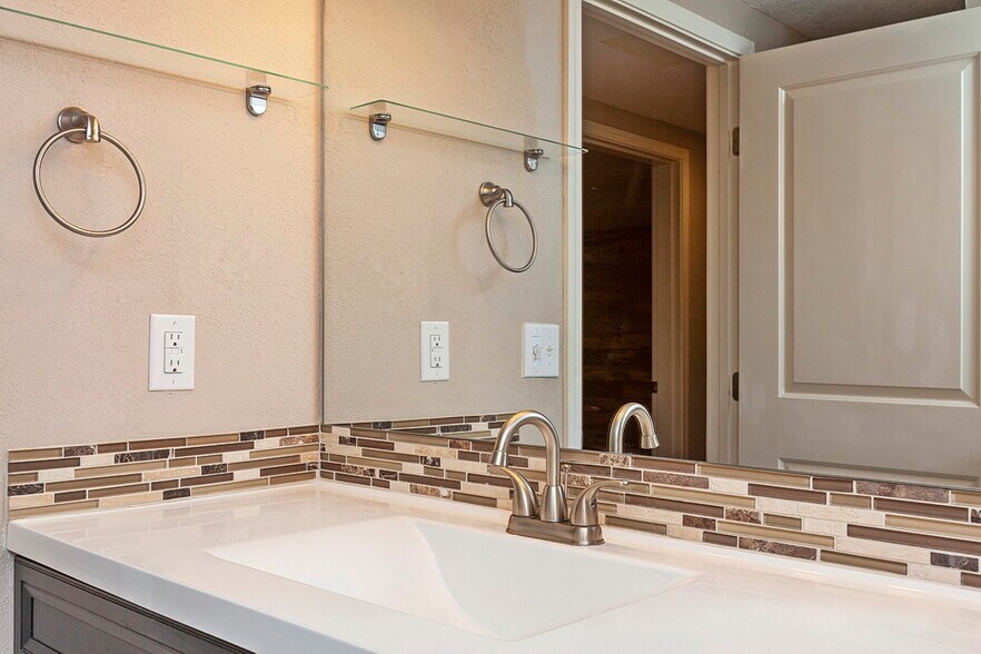 Building Photo - 3384 SE Gladstone St