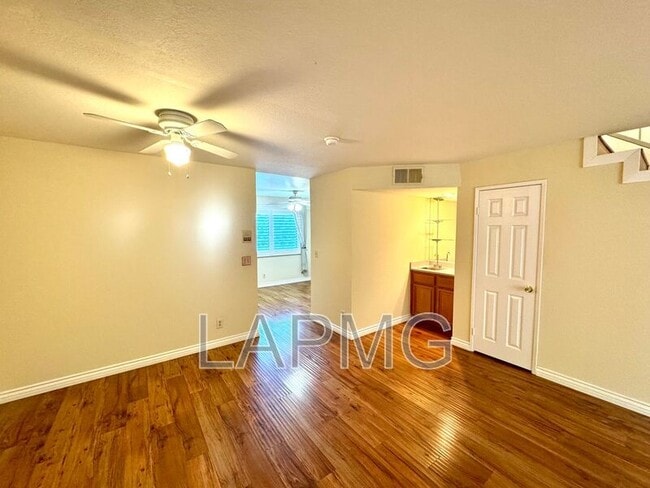 Building Photo - 12251 Moorpark St