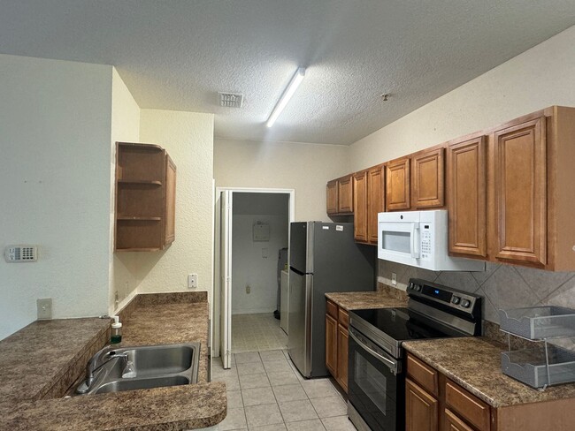 Building Photo - 1 bed 1 bath condo in metrowest