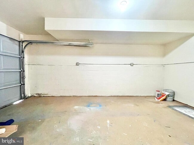 Building Photo - 229 Northdown Dr