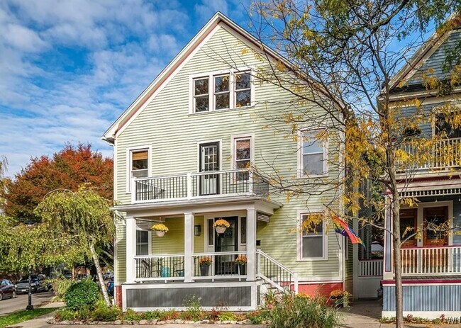 Building Photo - 383 Summer St