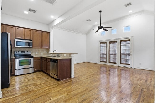 Building Photo - 1303 Sherwood Point Ln