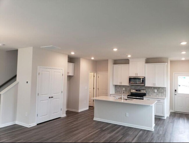 Building Photo - 280 Brook Farm Ln