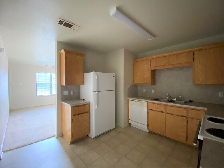 Building Photo - 1610 Aztec Trce