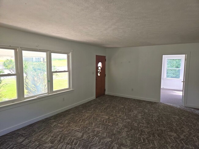 Building Photo - Cozy 2 bed/1 bath single-family home