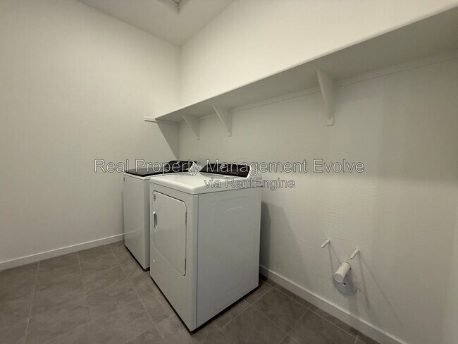Building Photo - 4169 W Jeanette Ln