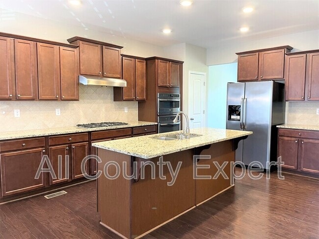 Building Photo - 912 Rose Way