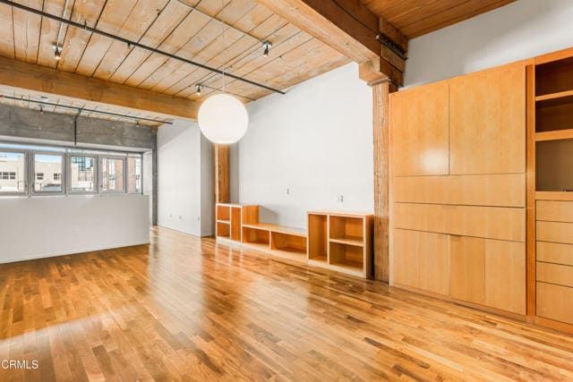 Building Photo - 530 S Hewitt St