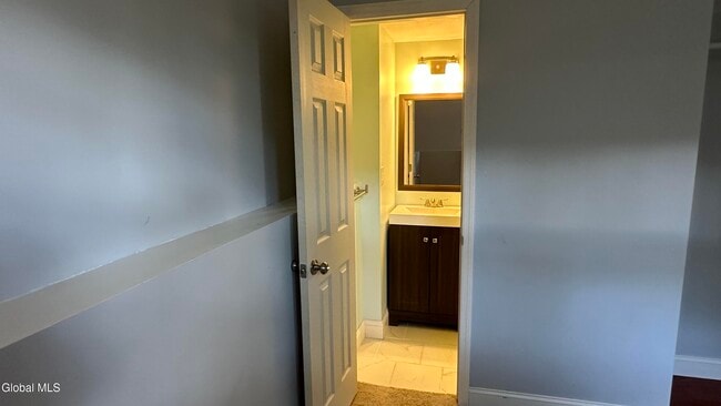 Building Photo - 21 Skylark Dr