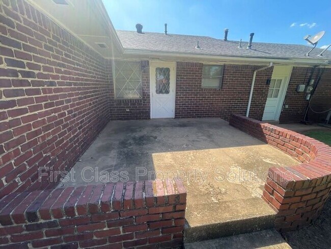 Building Photo - 6300 N Wildewood Dr