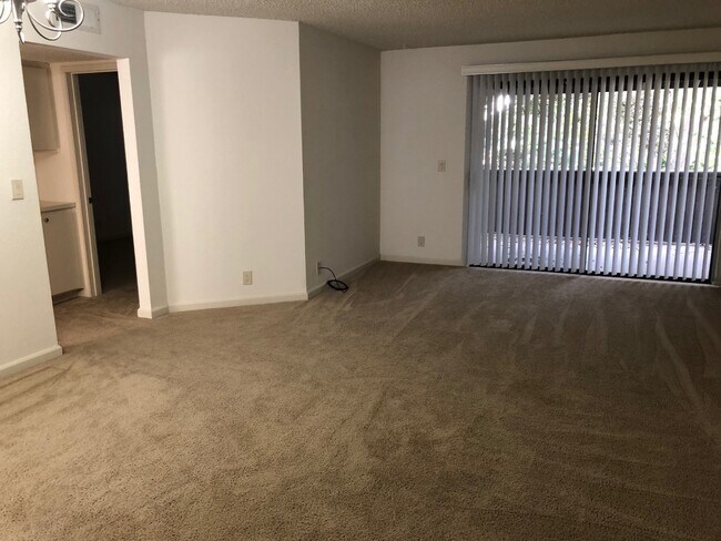 Building Photo - 1001 E Evelyn Ter