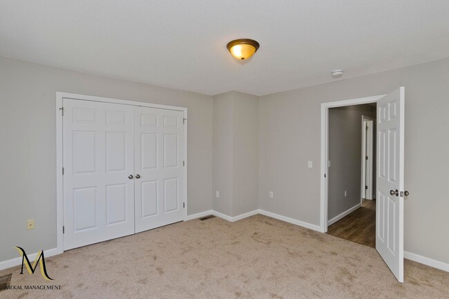 Building Photo - Newly Renovated Duplex Apt | All New Appliances + Off Street Parking