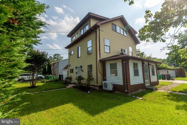 Building Photo - 6410 63rd Pl