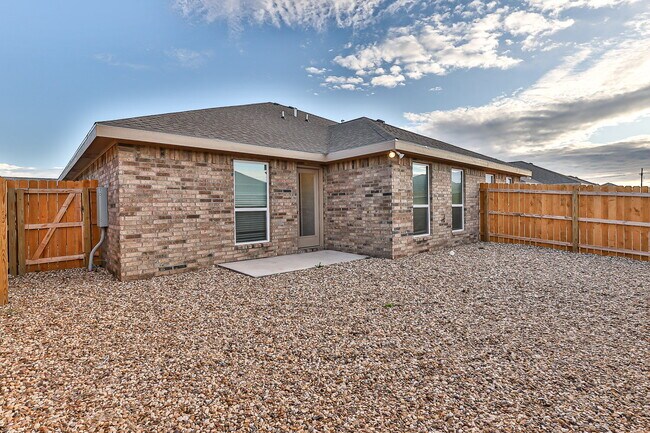 Building Photo - Half off the first Full Month's Rent !!!! ...