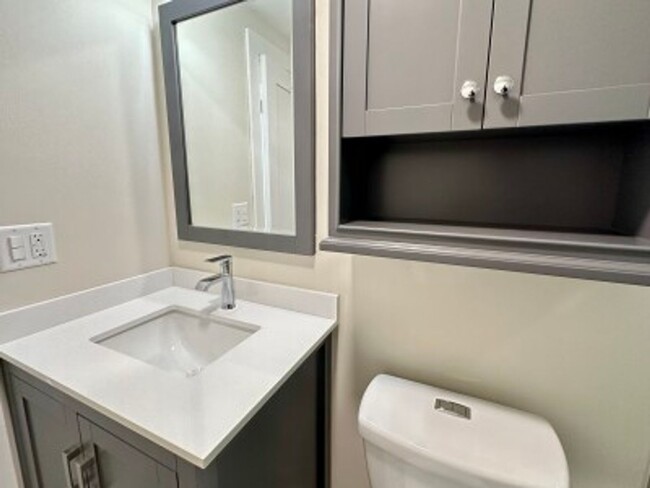 Building Photo - Incredible 2 Bed apartment - North End - 7/1
