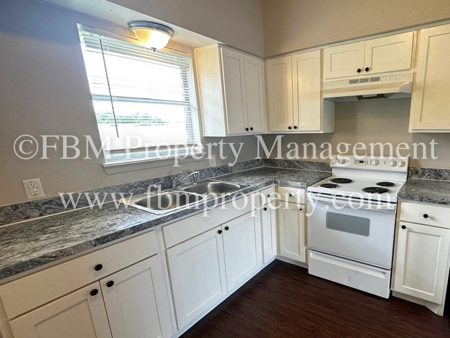 Building Photo - Willow Court Apartments, Unit 502 - 2 Bedroom, 1 Bathroom Apartment Home in Mexia, TX!