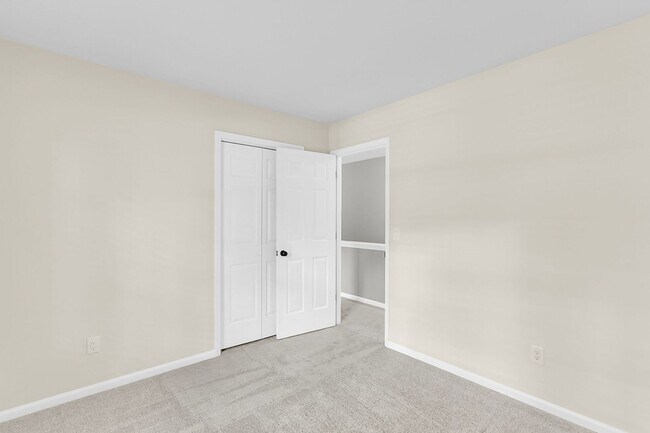 Building Photo - Coastal Convenience in the Heart of Mount Pleasant