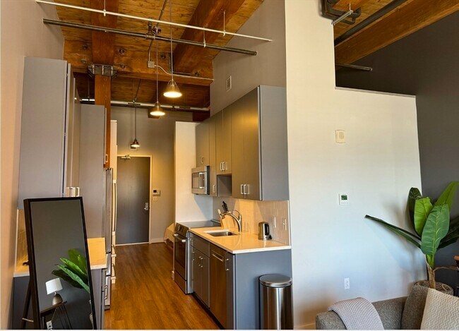 Building Photo - 63 Melcher St