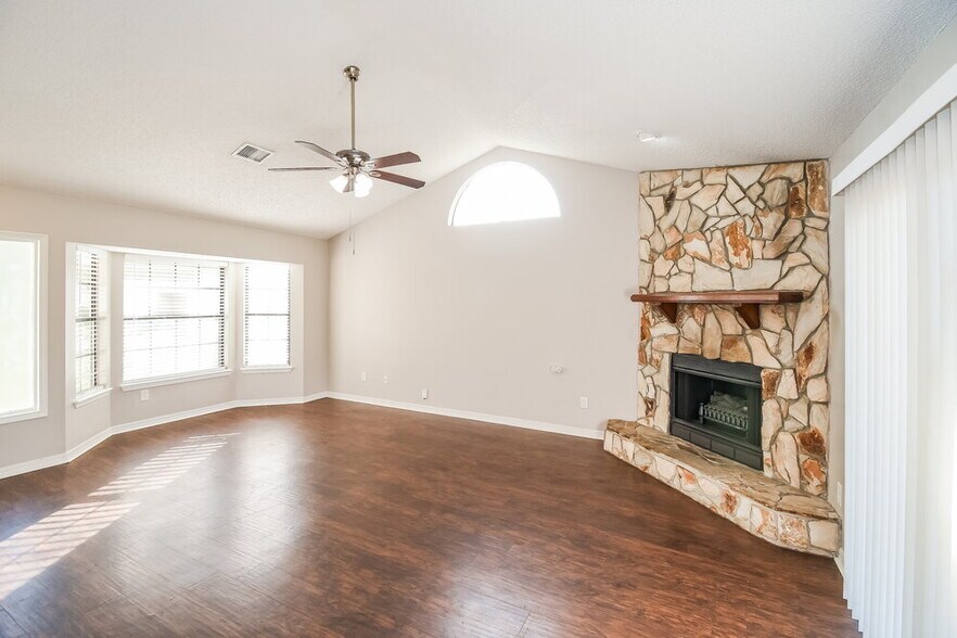 Building Photo - 9727 Villiers Dr S