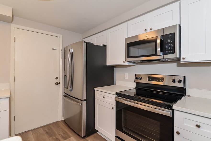 Building Photo - 904 Briarcliff Dr