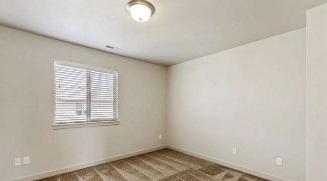 Building Photo - 1/2 off First Month's Rent! 3bed/2.5 bath ...