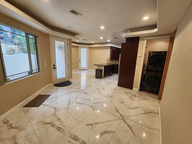 Building Photo - 11131 Sunshine Ter