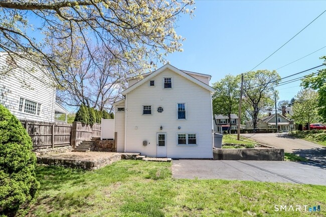 Building Photo - 25 Maplewood Ave