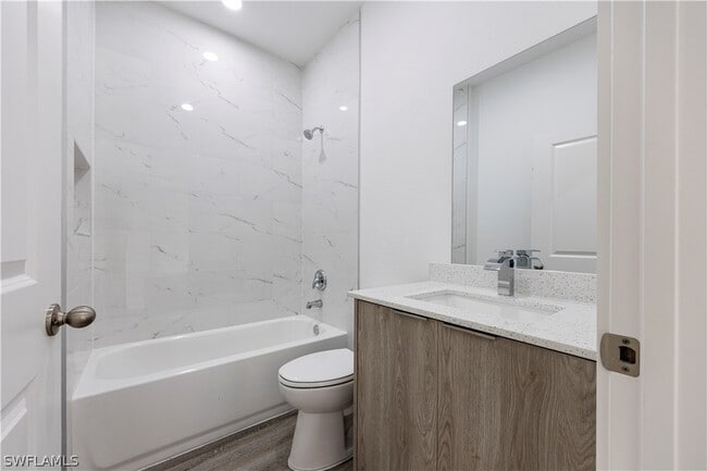 Building Photo - 1217 Cellini St E