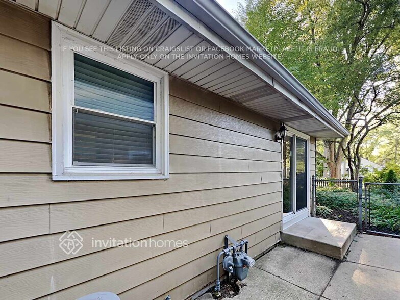 Building Photo - 26W064 Harrison St