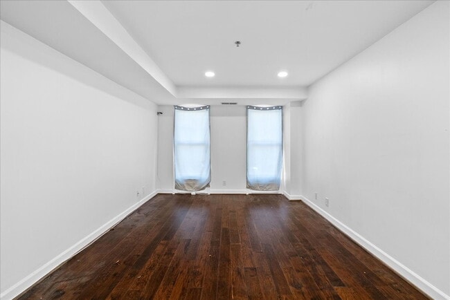 Building Photo - Modern Comfort in Historic Old Town