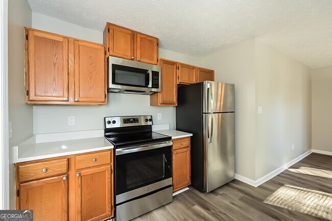 Building Photo - 561 Sunnyhill Dr