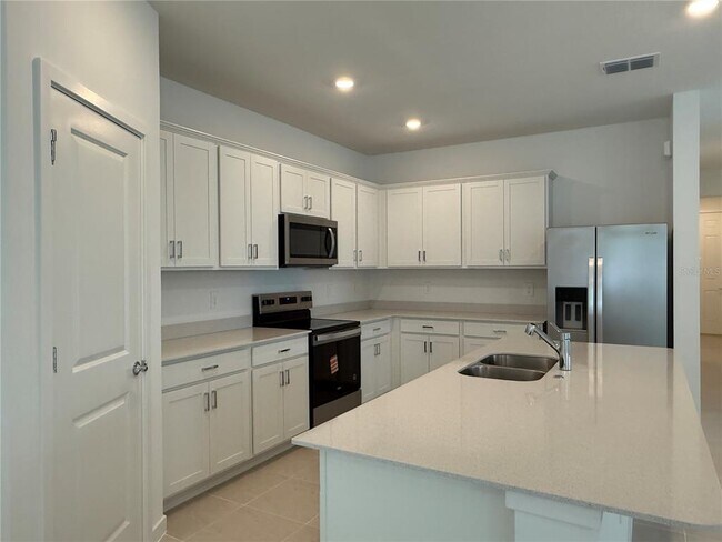 Building Photo - 3915 Big Sky Dr