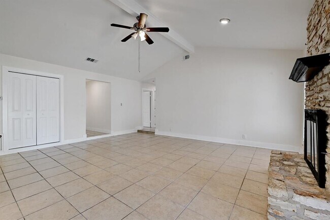 Building Photo - 509 Greenway Dr
