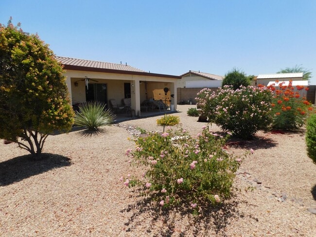 Building Photo - 3 BED 2 BATH IN ESTRELLA!