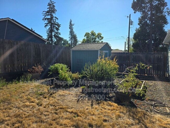 Building Photo - 1740 SW 12th Ave