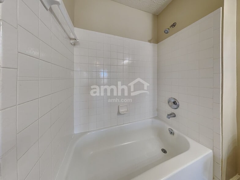 Building Photo - 6543 Vonnie Vale Ct