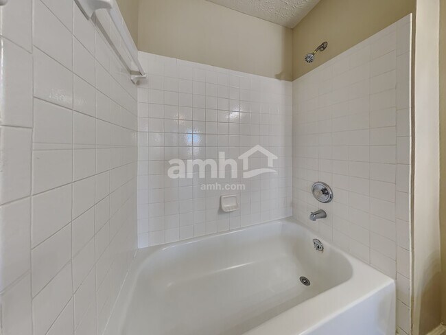 Building Photo - 6543 Vonnie Vale Ct