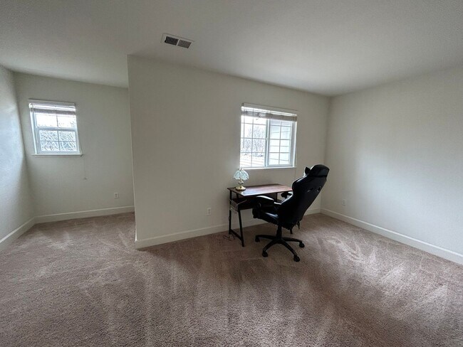 Building Photo - 1454 Azalea Dr