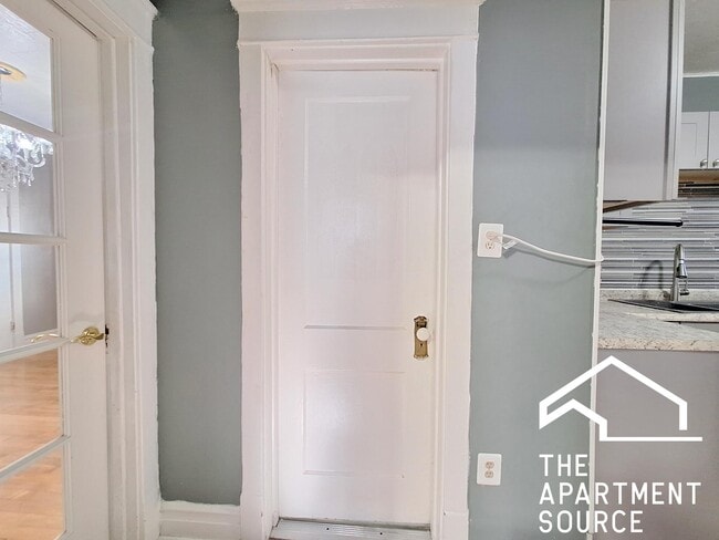 Building Photo - 4135 W Henderson St