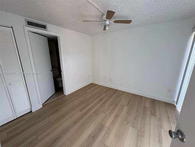 Building Photo - 6854 SW 114th Pl