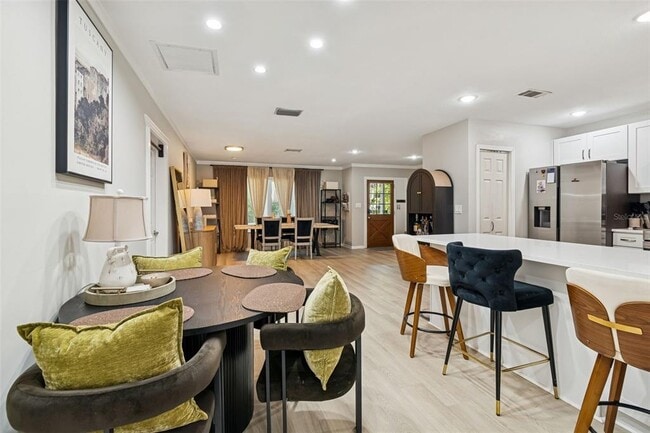 Building Photo - 2302 S Arrawana Ave