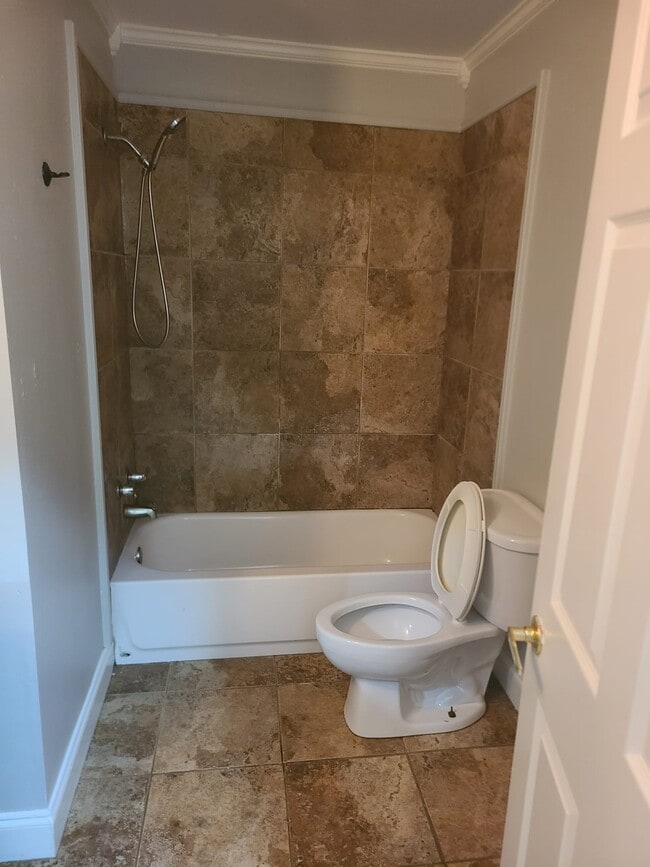 Building Photo - 3218 Seminole Dr