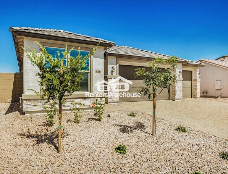Building Photo - 2503 S 180th Dr