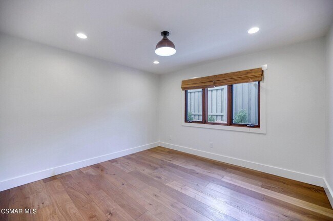 Building Photo - 1292 Brookview Ave