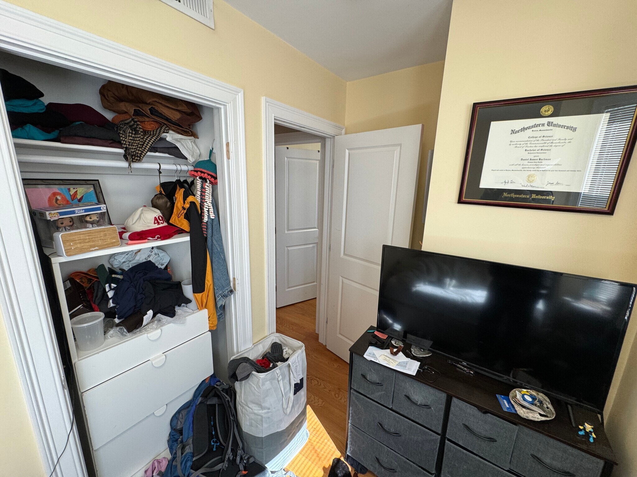 Building Photo - 183 River St