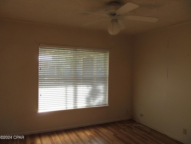 Building Photo - 5104 Beach Dr