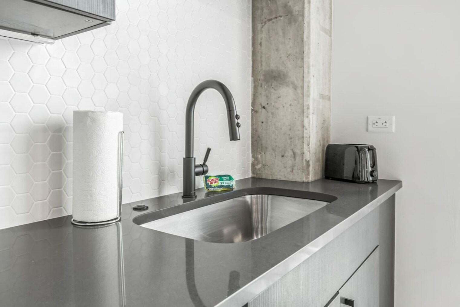 Building Photo - 617 N 12th St