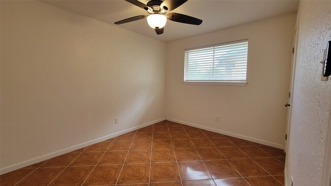 Building Photo - 12407 Russ Dr