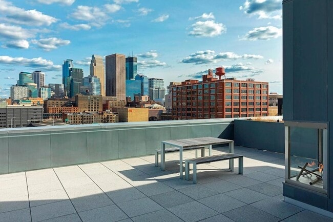 Building Photo - 345 N 6th Ave