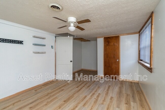 Building Photo - 817 Ridgeview Dr